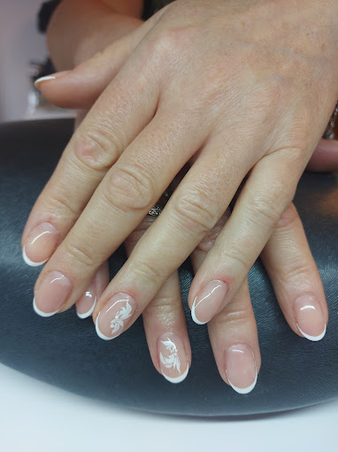 Luxuriöse Nagelverzierung